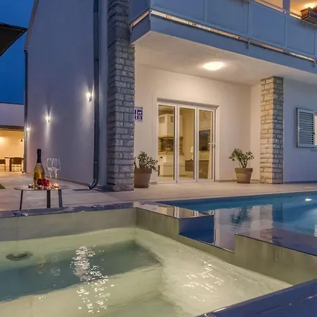 Pool Apartment