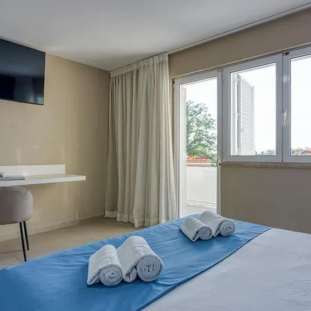 Pool Apartment *